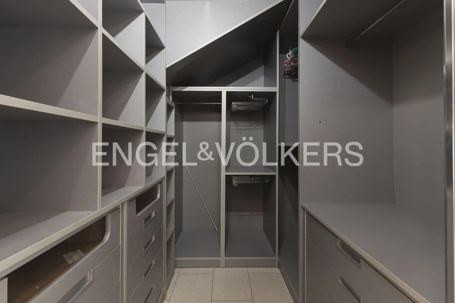 3 bedroom Townhouse for rent in Valencia city - € 1,900 (Ref: 10154291)