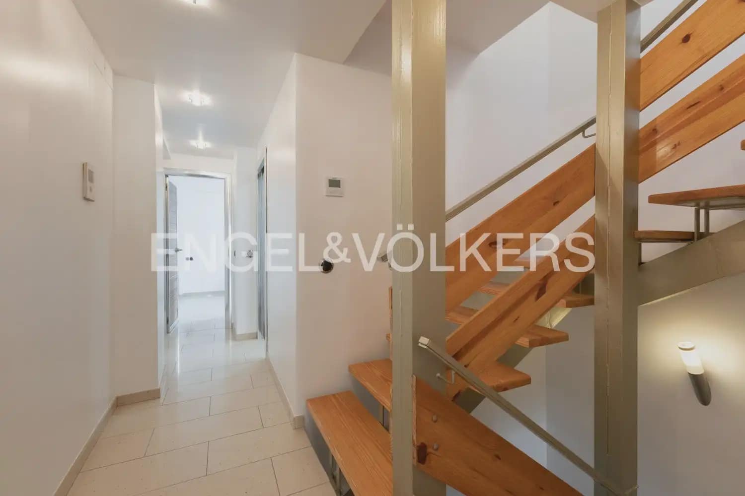 3 bedroom Townhouse for rent in Valencia city - € 1,900 (Ref: 10154291)