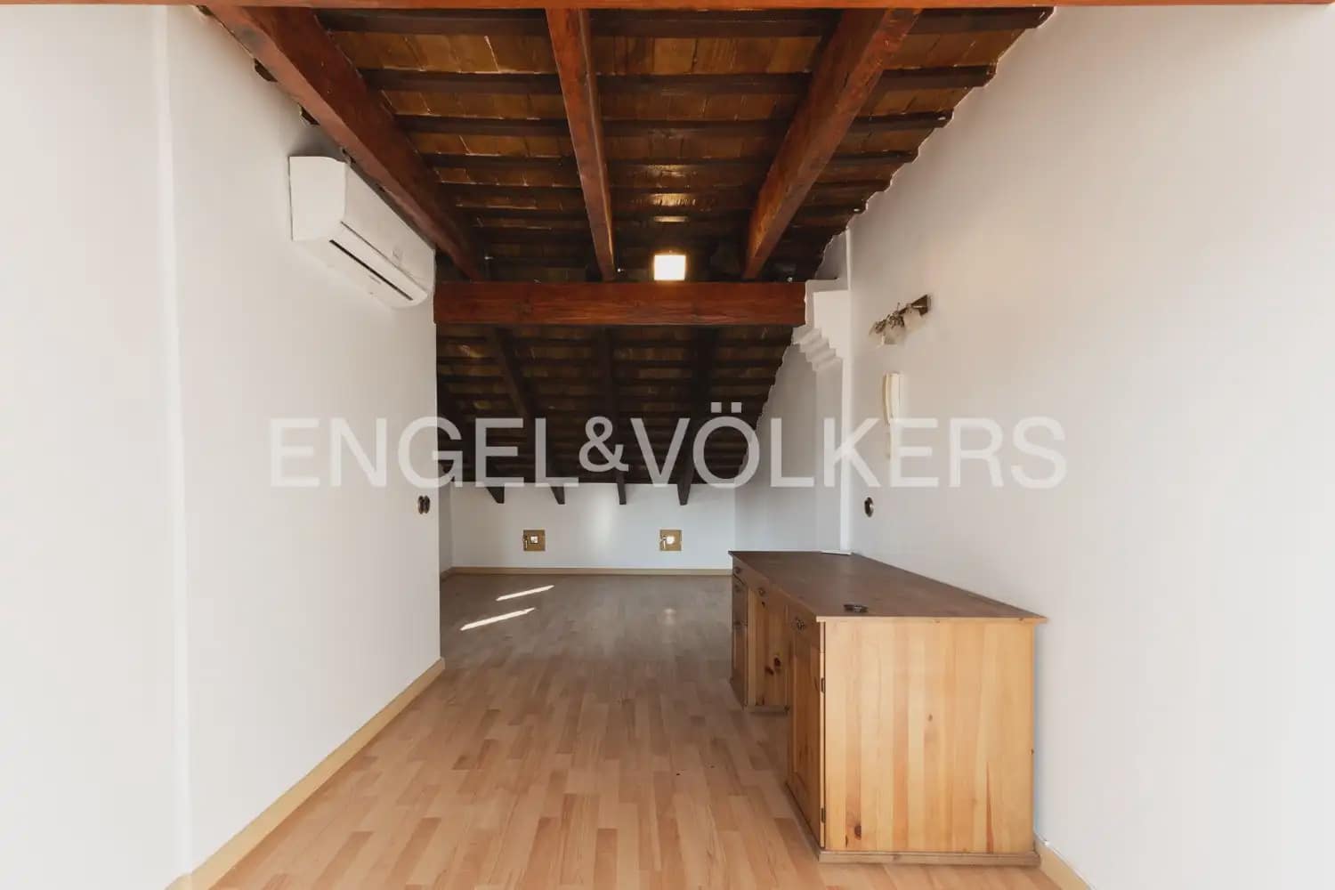 3 bedroom Townhouse for rent in Valencia city - € 1,900 (Ref: 10154291)