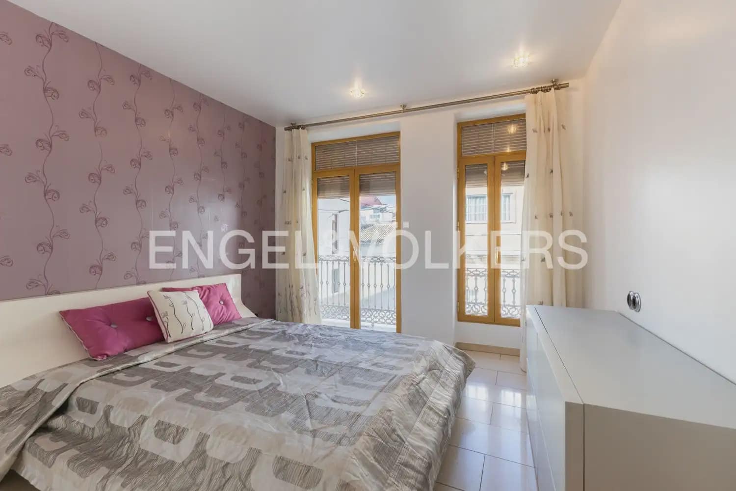 3 bedroom Townhouse for rent in Valencia city - € 1,900 (Ref: 10154291)