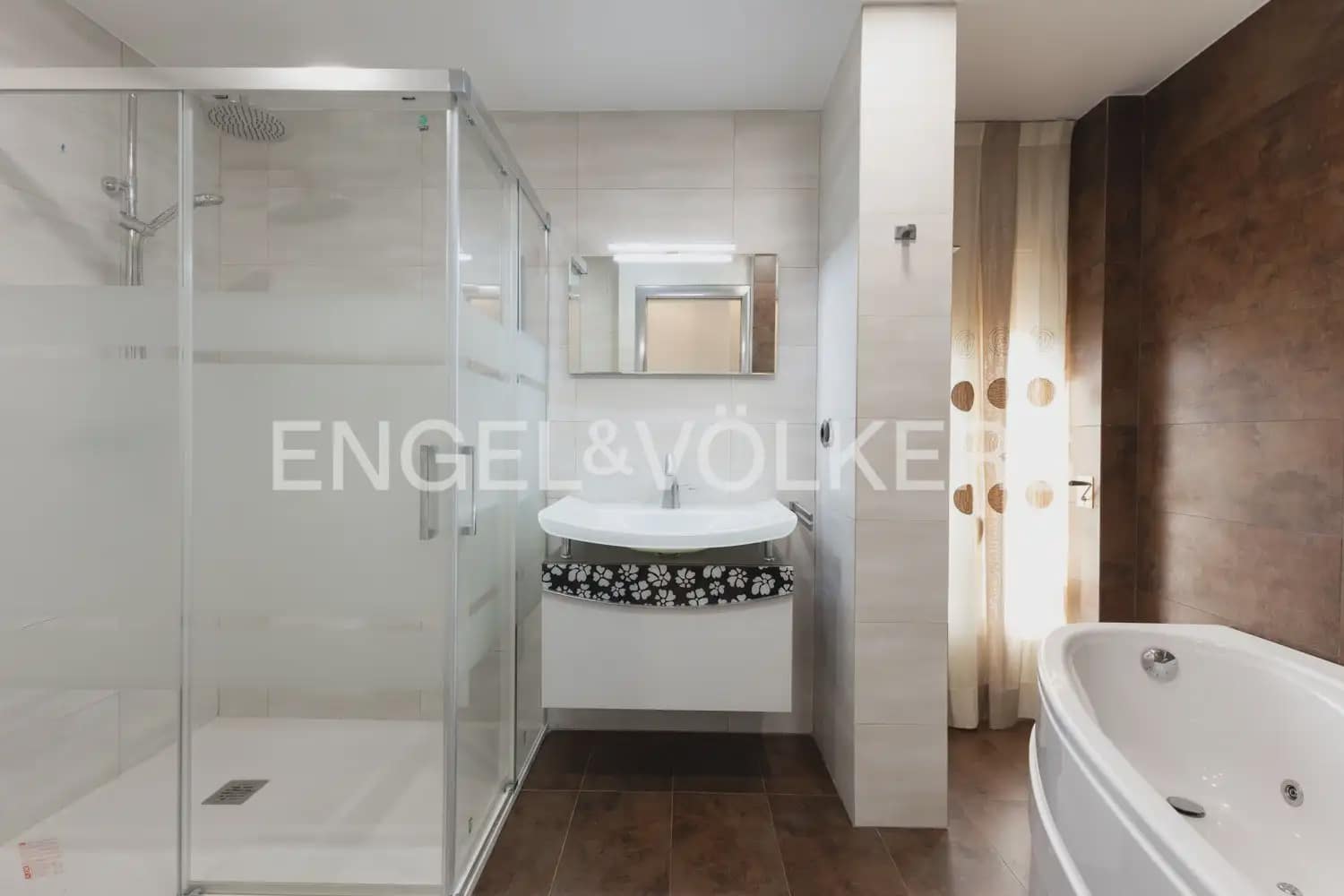 3 bedroom Townhouse for rent in Valencia city - € 1,900 (Ref: 10154291)