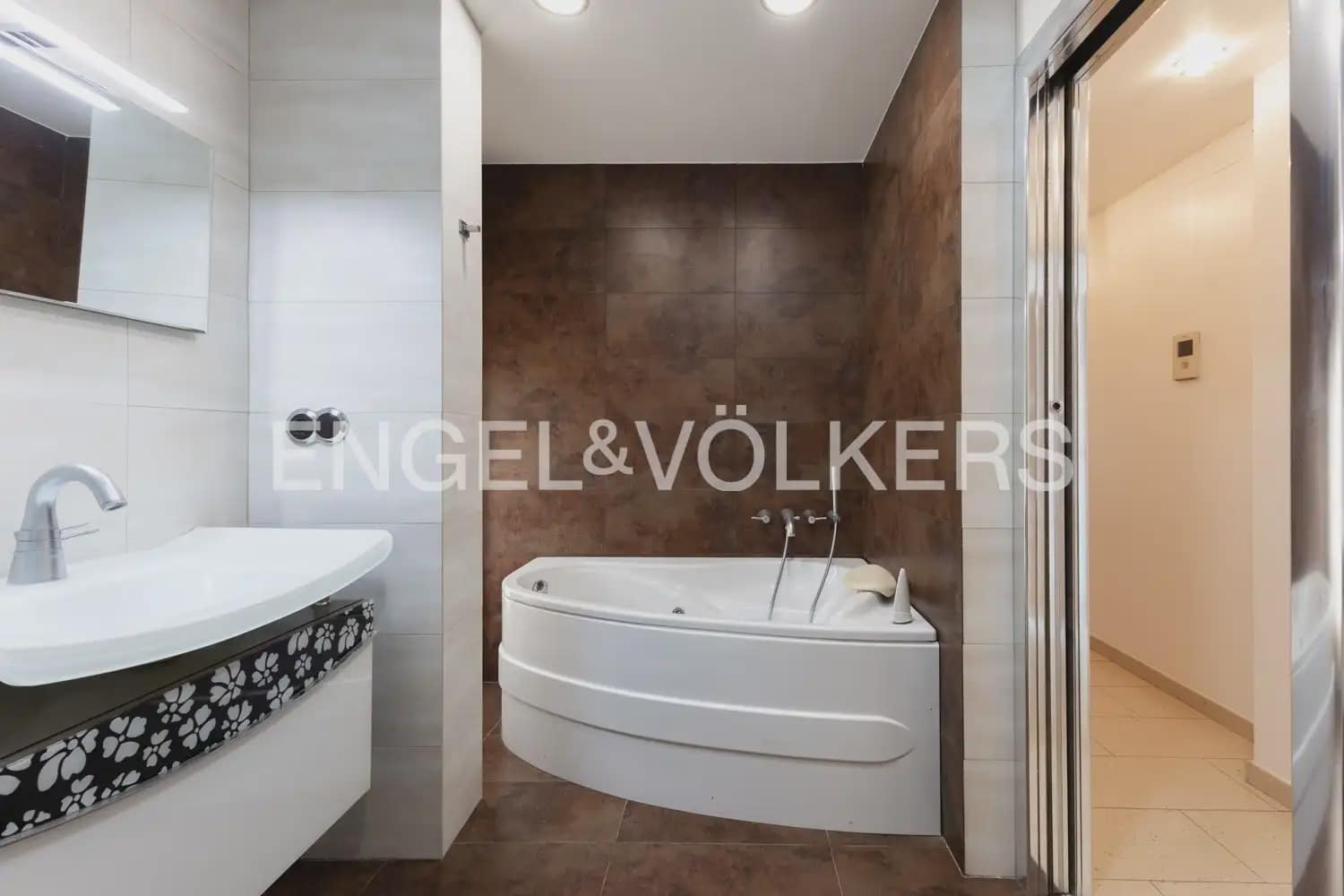 3 bedroom Townhouse for rent in Valencia city - € 1,900 (Ref: 10154291)