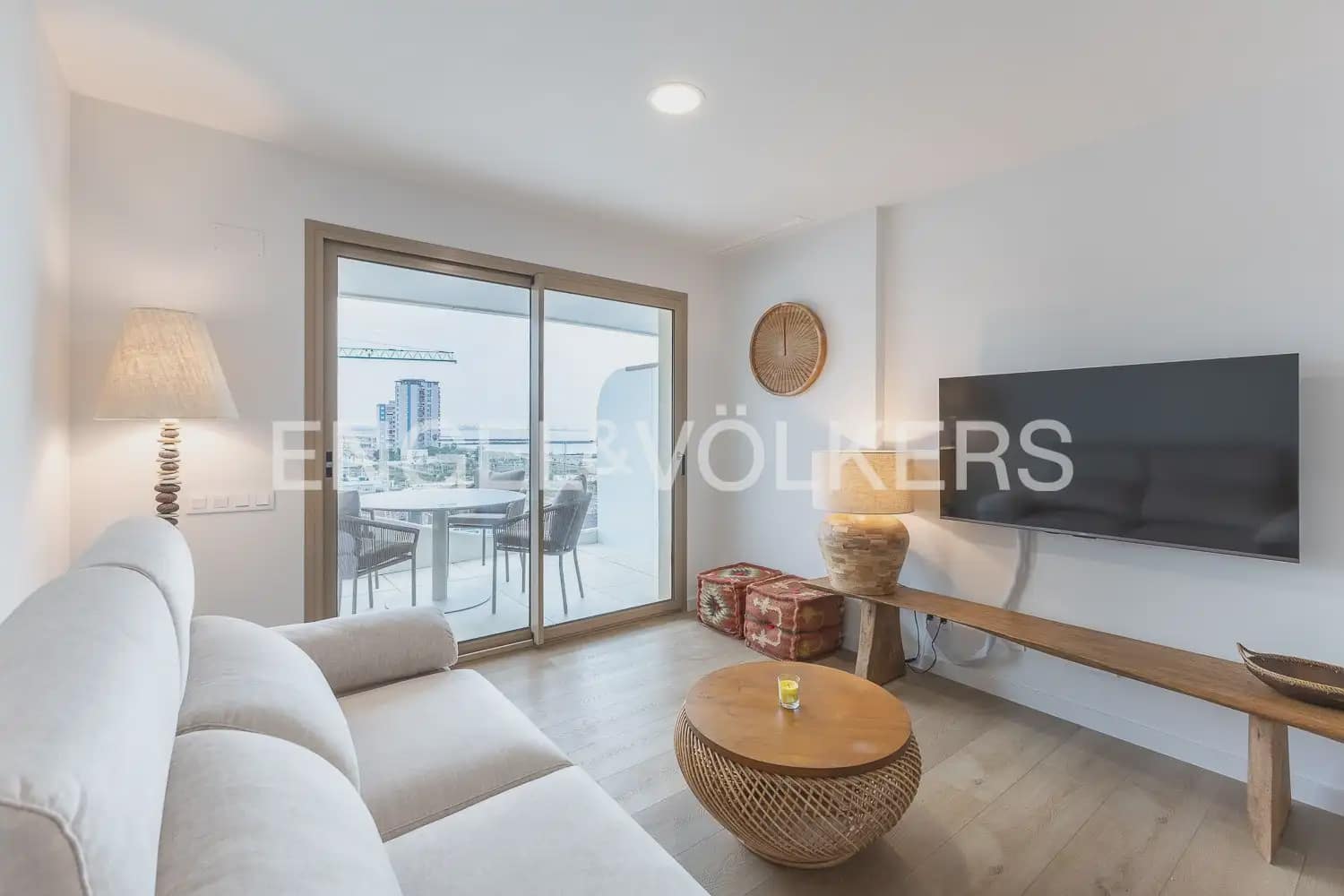 2 bedroom Flat for rent in Puig with pool garage - € 2,100 (Ref: 10155757)