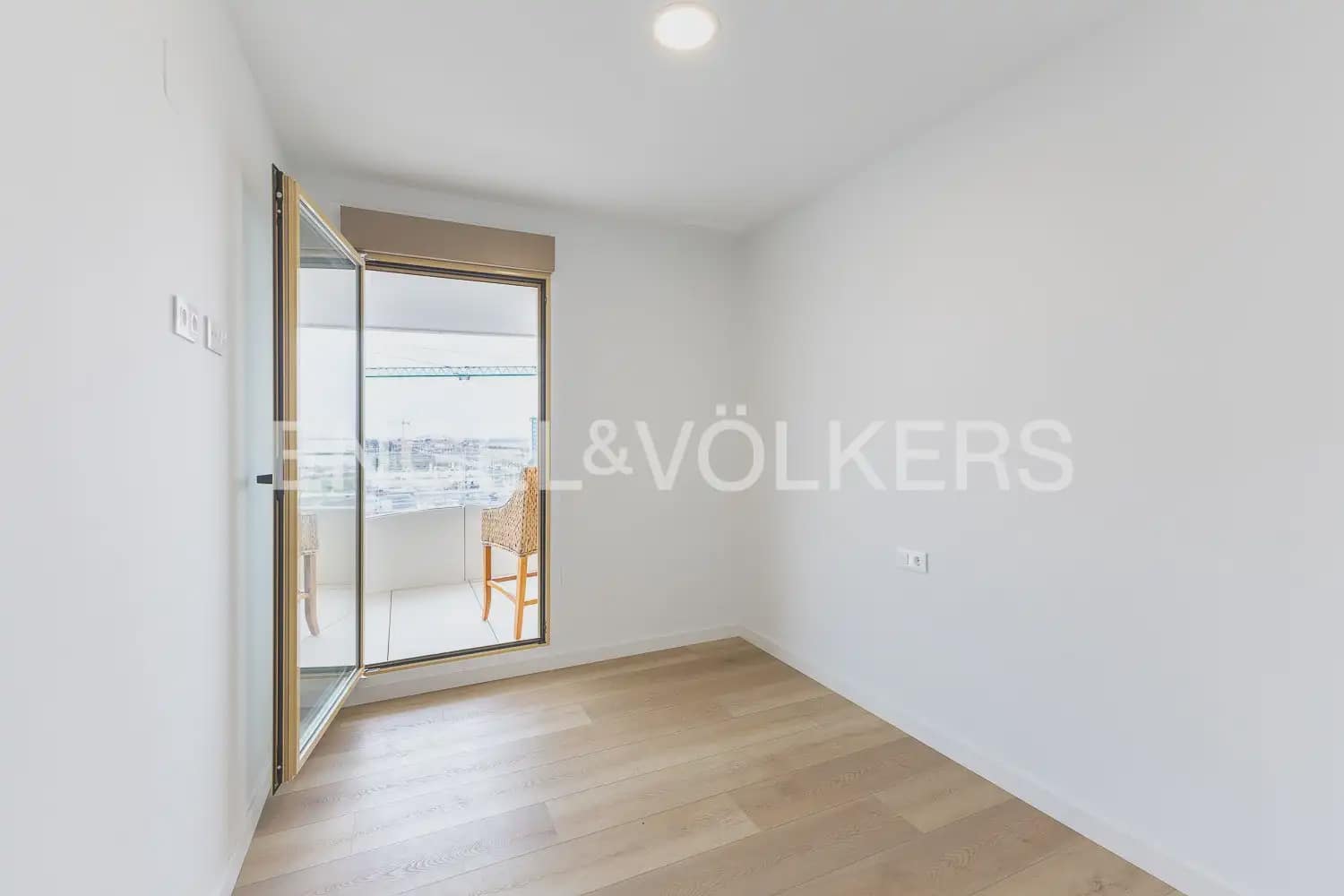 2 bedroom Flat for rent in Puig with pool garage - € 2,100 (Ref: 10155757)