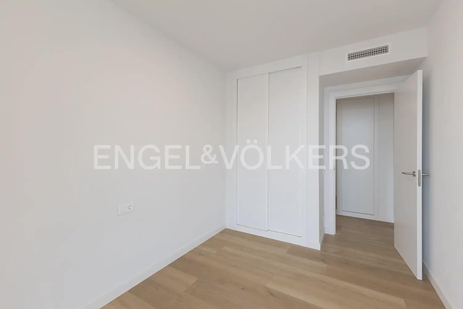 2 bedroom Flat for rent in Puig with pool garage - € 2,100 (Ref: 10155757)
