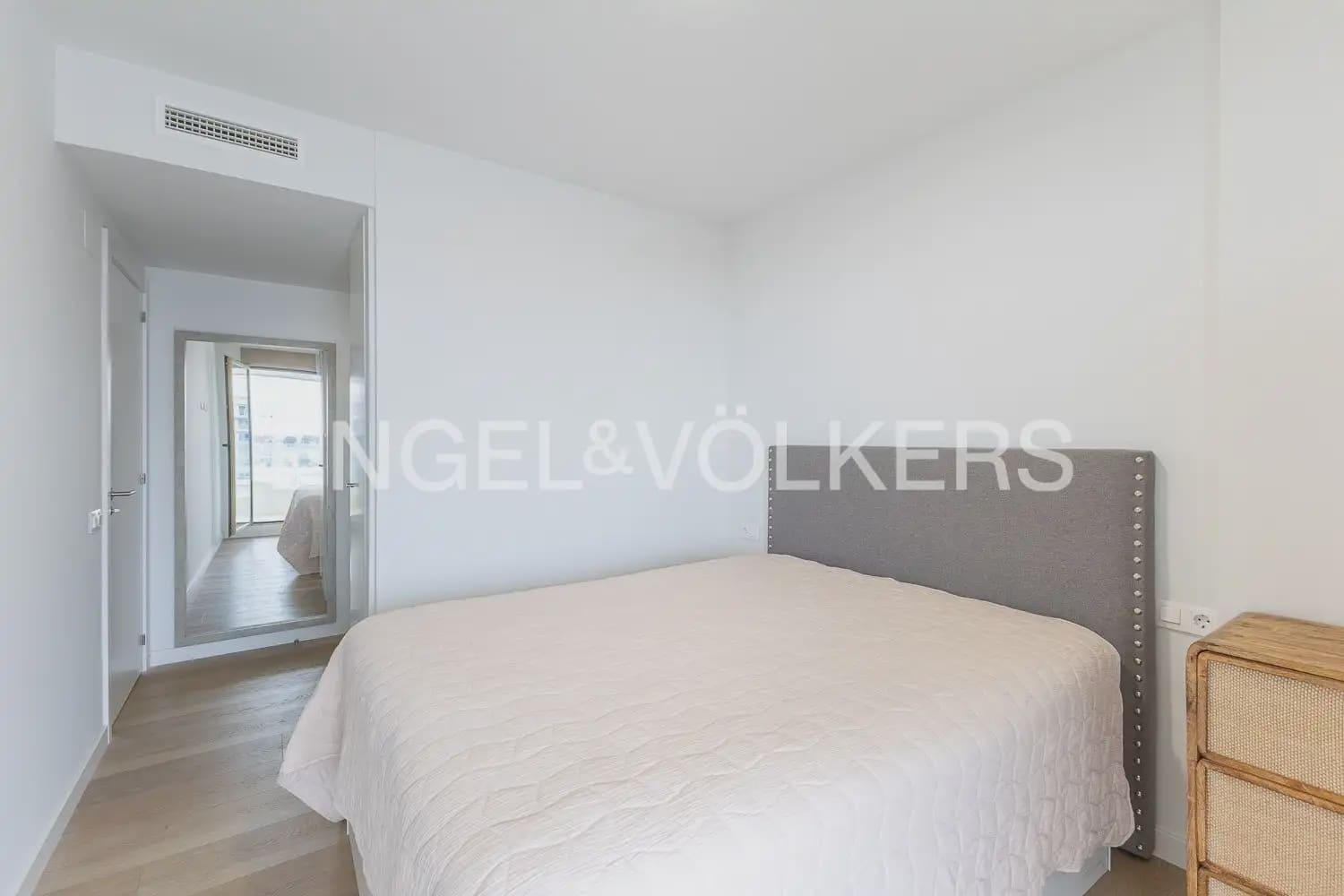 2 bedroom Flat for rent in Puig with pool garage - € 2,100 (Ref: 10155757)