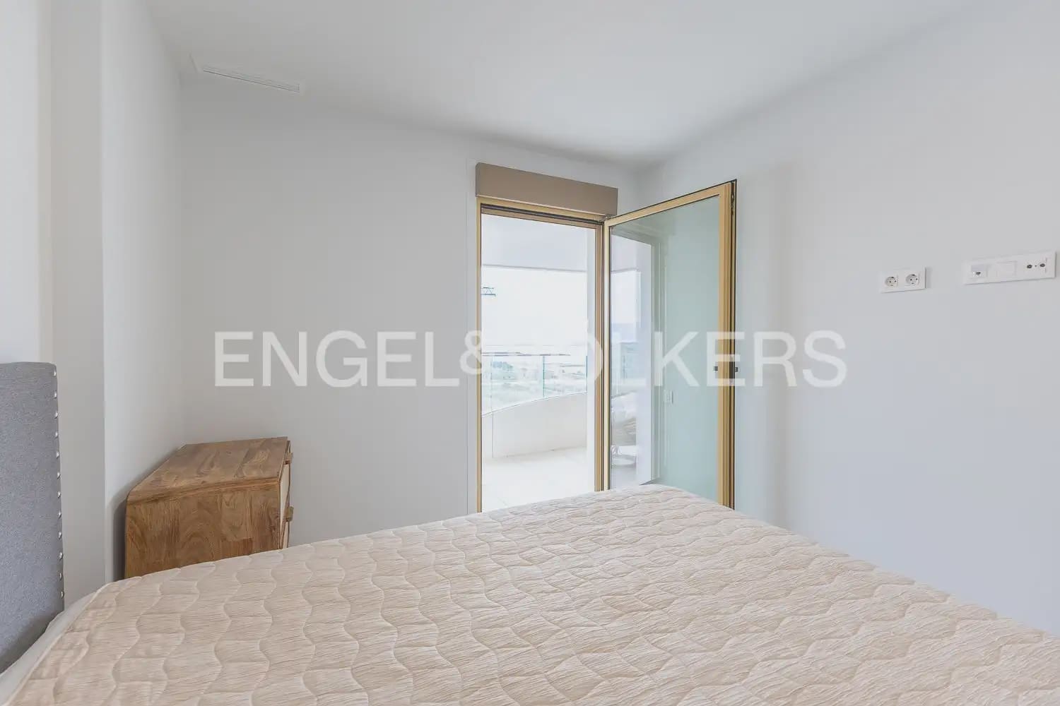 2 bedroom Flat for rent in Puig with pool garage - € 2,100 (Ref: 10155757)