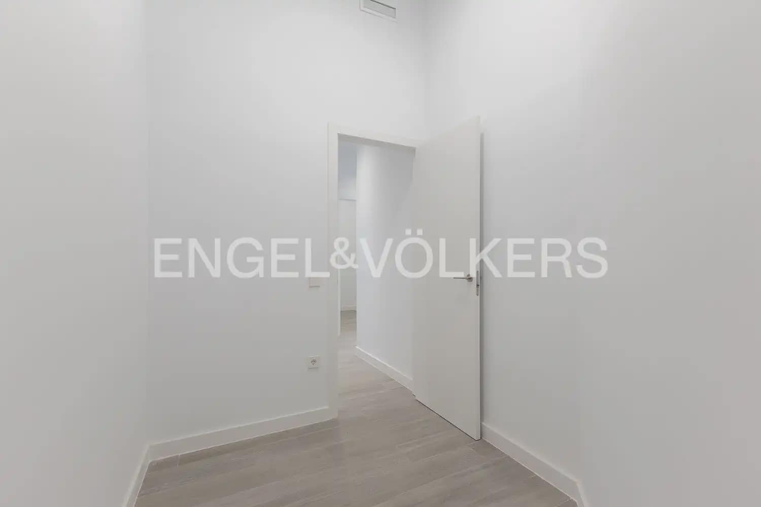 3 sovrum Lägenhet att hyra i Valencia stad - 2 500 € (Ref: 10155758)