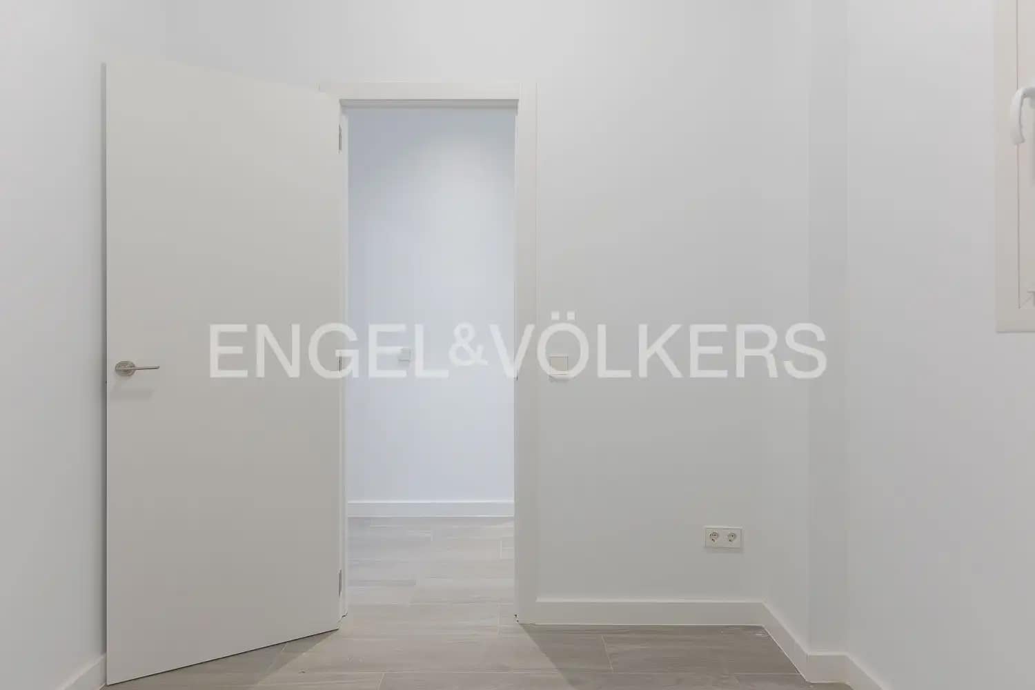 3 sovrum Lägenhet att hyra i Valencia stad - 2 500 € (Ref: 10155758)