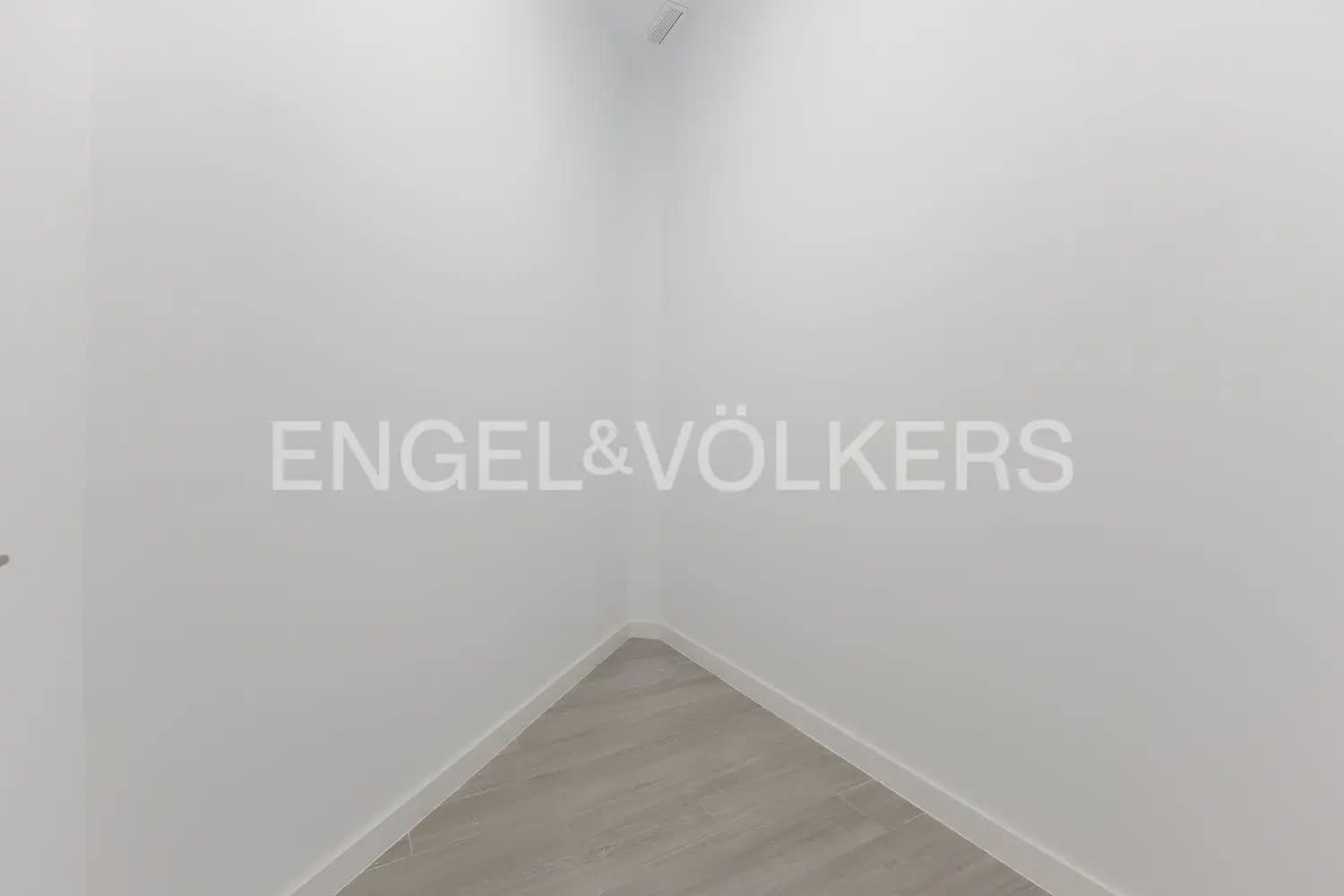 3 sovrum Lägenhet att hyra i Valencia stad - 2 500 € (Ref: 10155758)