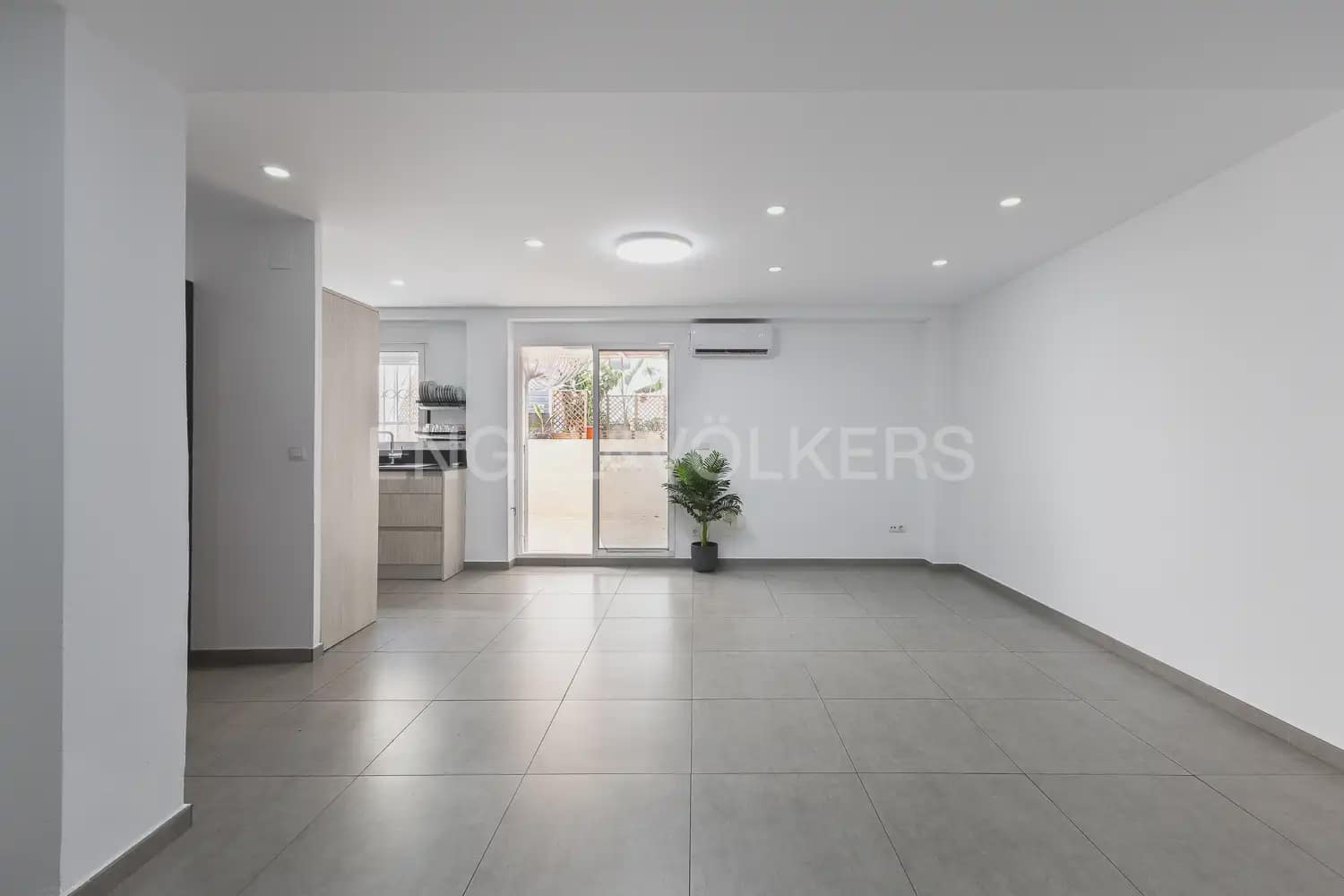 Piso de 2 habitaciones en València ciudad en alquiler - 1.300 € (Ref: 10155759)