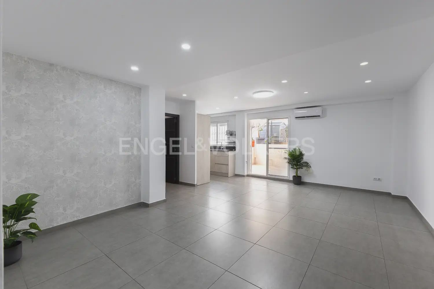 Piso de 2 habitaciones en València ciudad en alquiler - 1.300 € (Ref: 10155759)