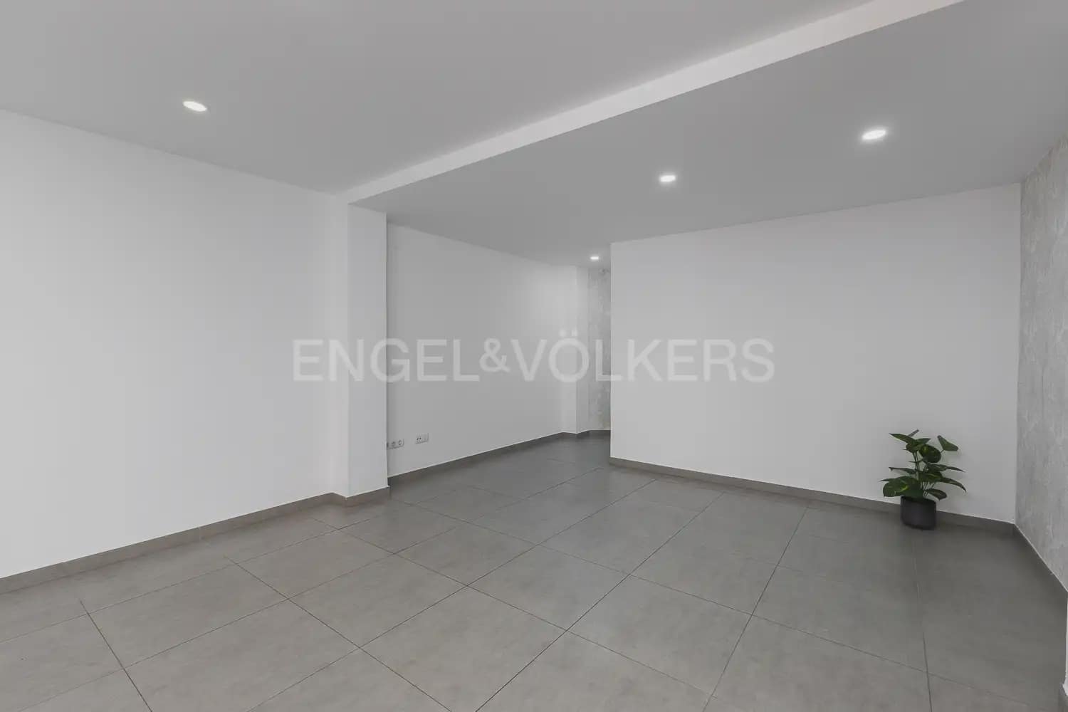 Piso de 2 habitaciones en València ciudad en alquiler - 1.300 € (Ref: 10155759)