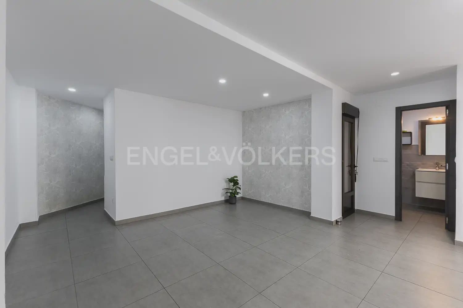 Piso de 2 habitaciones en València ciudad en alquiler - 1.300 € (Ref: 10155759)