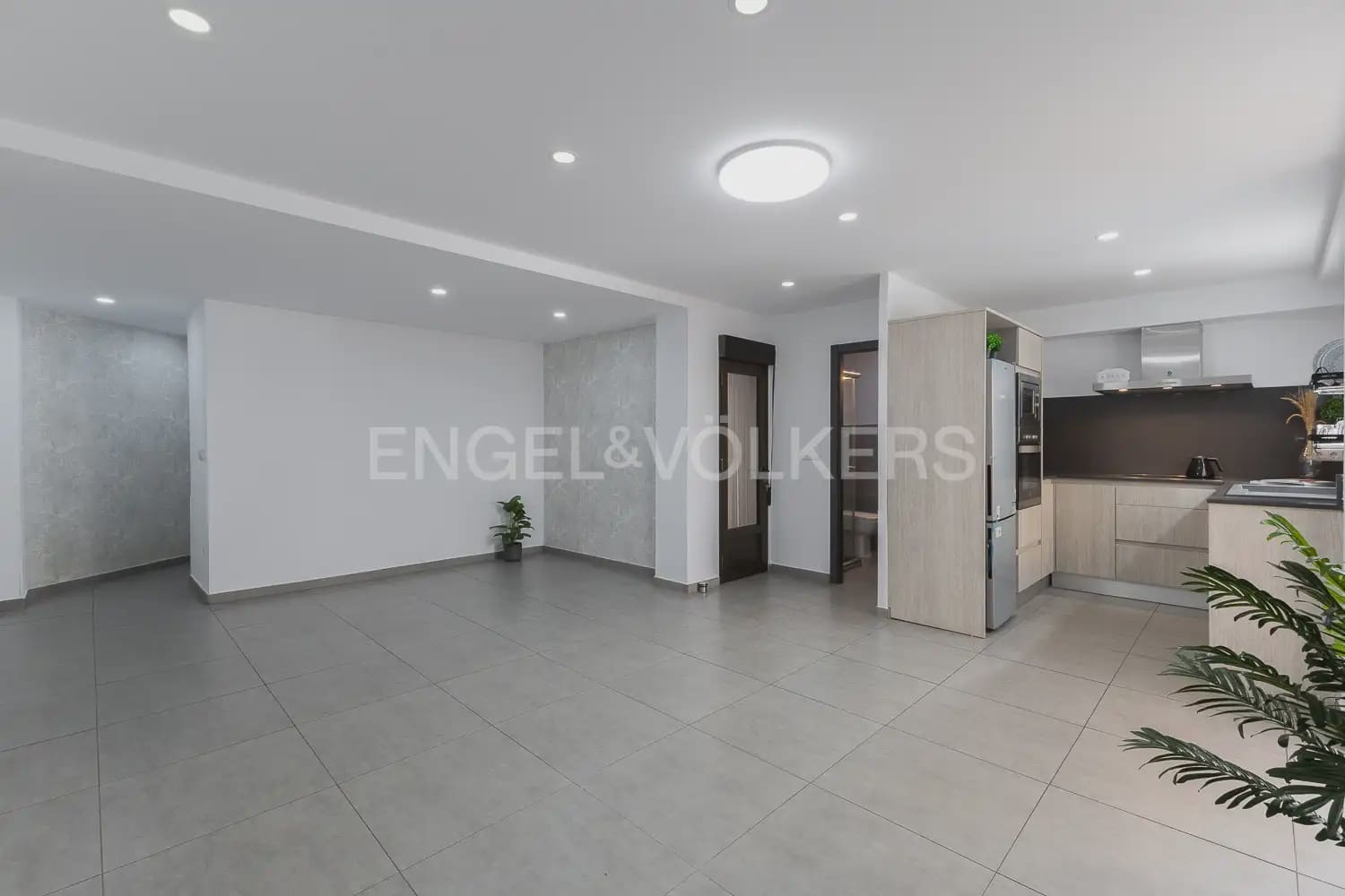 Piso de 2 habitaciones en València ciudad en alquiler - 1.300 € (Ref: 10155759)