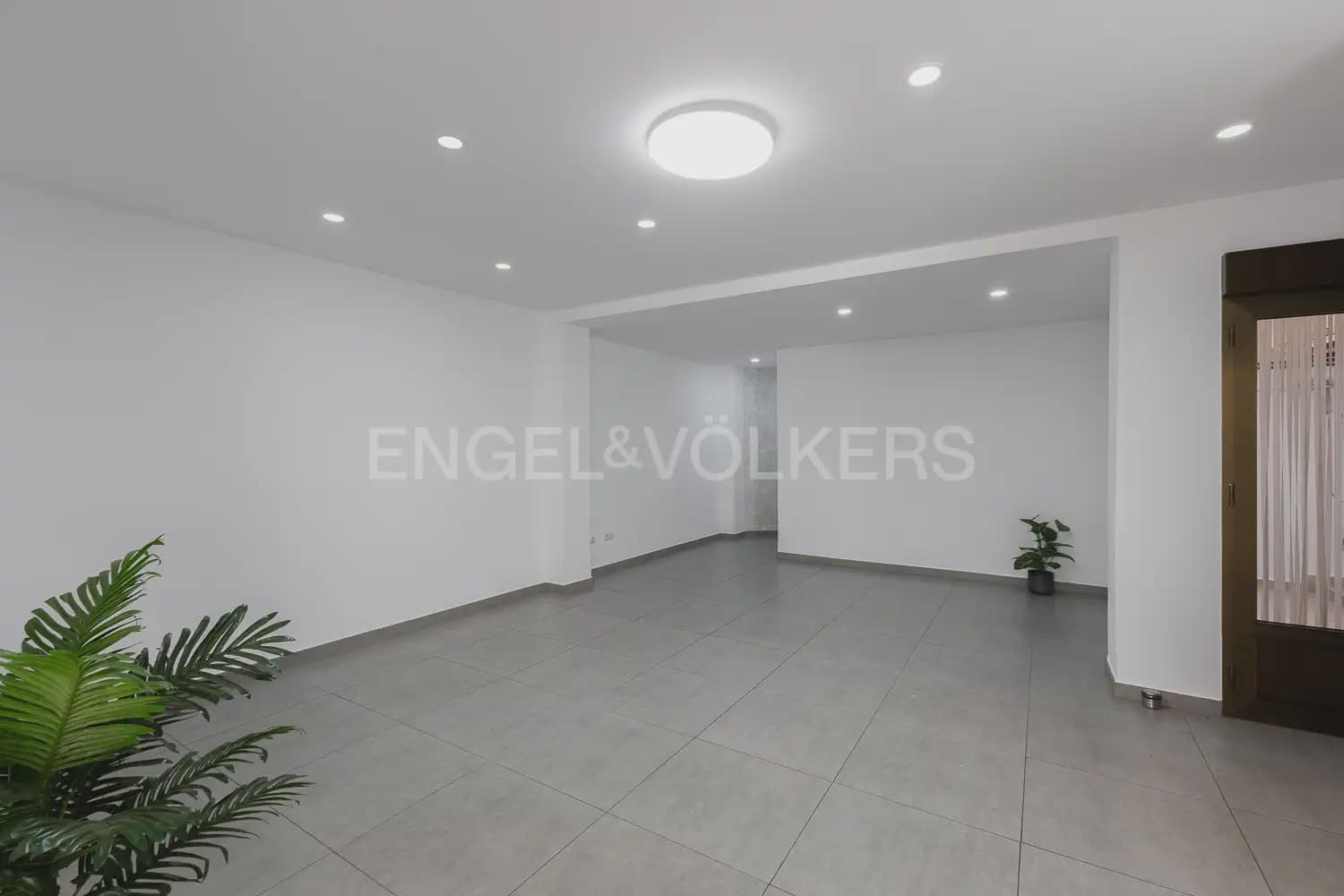 Piso de 2 habitaciones en València ciudad en alquiler - 1.300 € (Ref: 10155759)