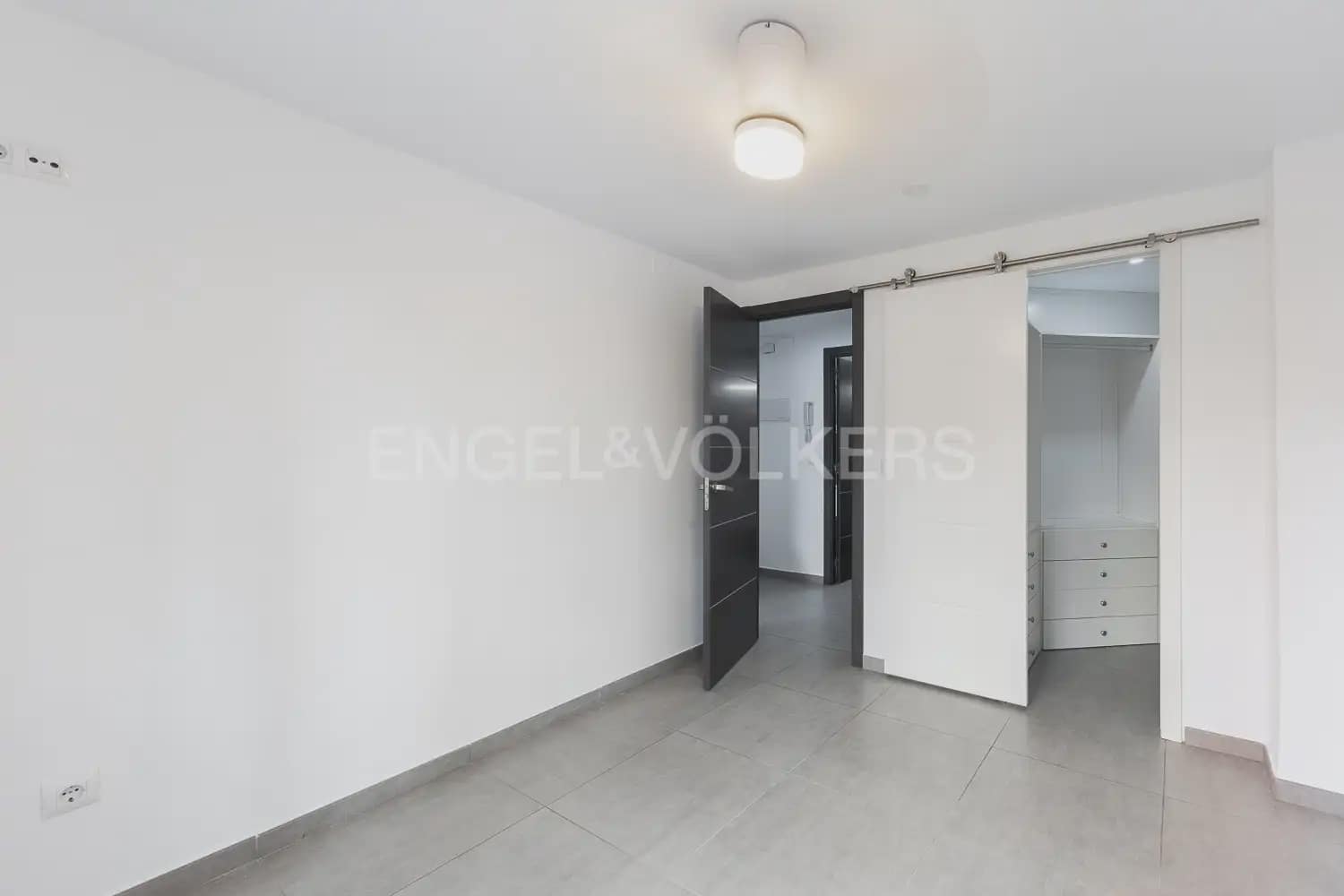 Piso de 2 habitaciones en València ciudad en alquiler - 1.300 € (Ref: 10155759)