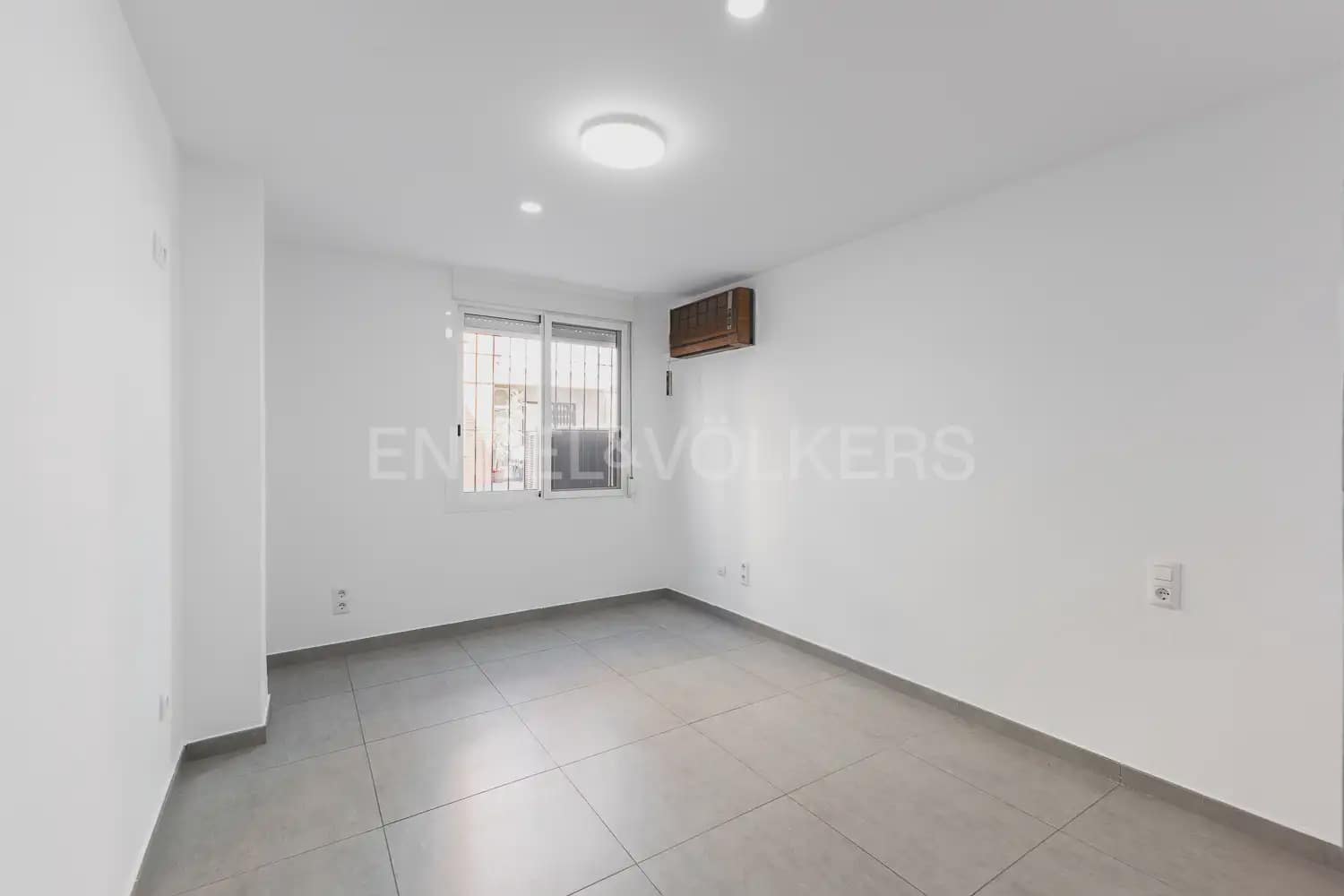 Piso de 2 habitaciones en València ciudad en alquiler - 1.300 € (Ref: 10155759)