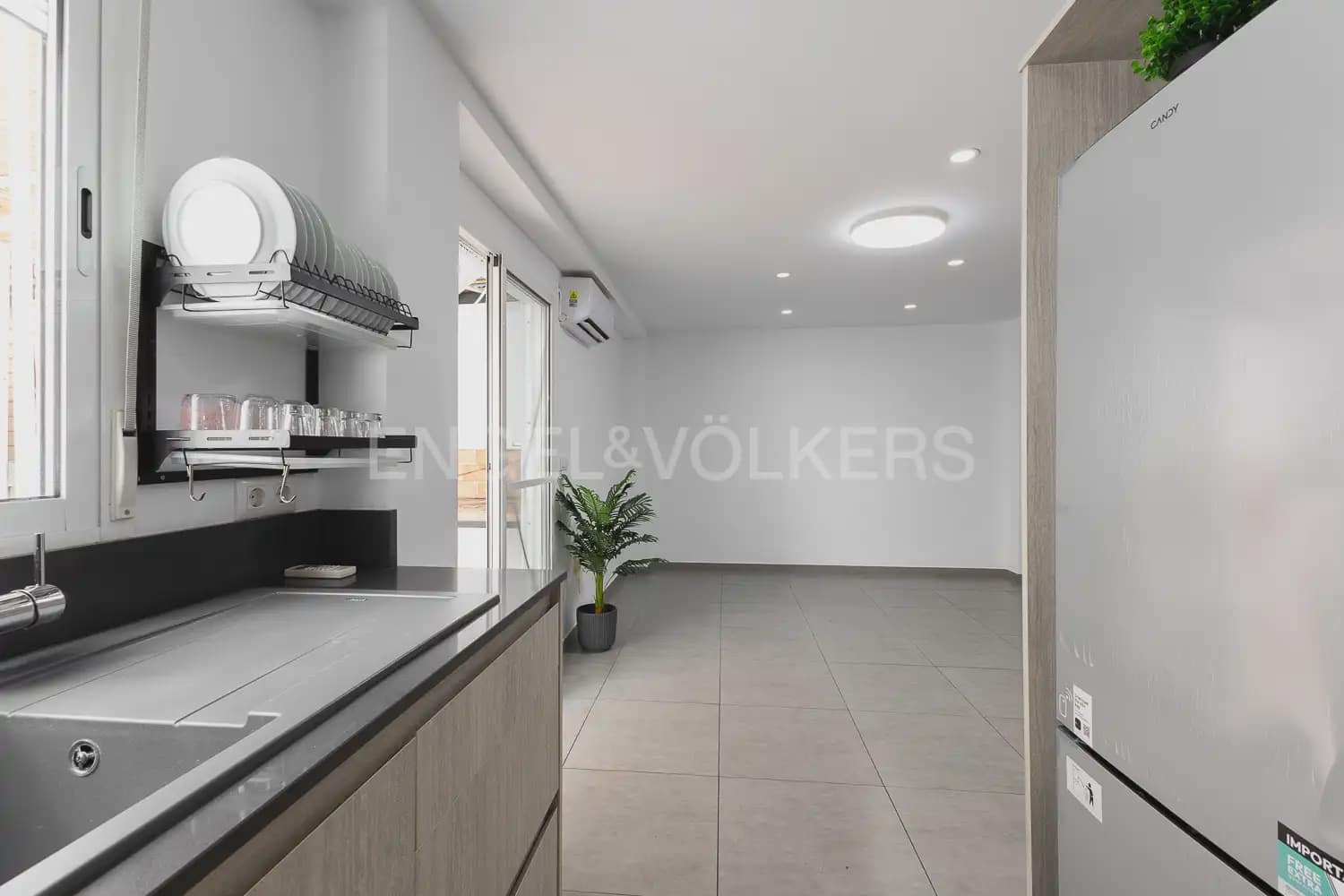 Piso de 2 habitaciones en València ciudad en alquiler - 1.300 € (Ref: 10155759)