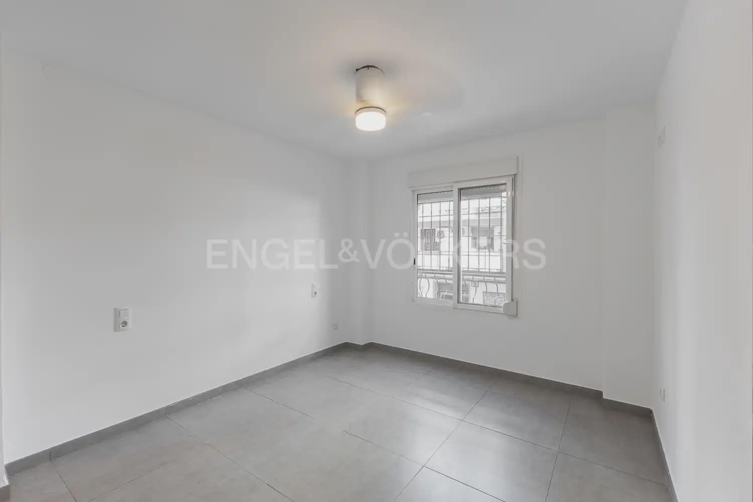 Piso de 2 habitaciones en València ciudad en alquiler - 1.300 € (Ref: 10155759)