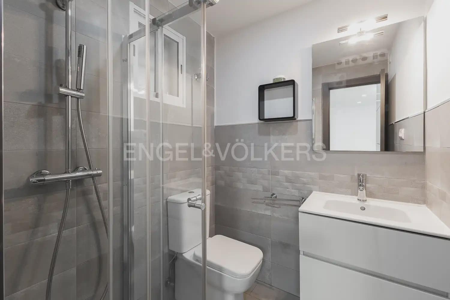 Piso de 2 habitaciones en València ciudad en alquiler - 1.300 € (Ref: 10155759)