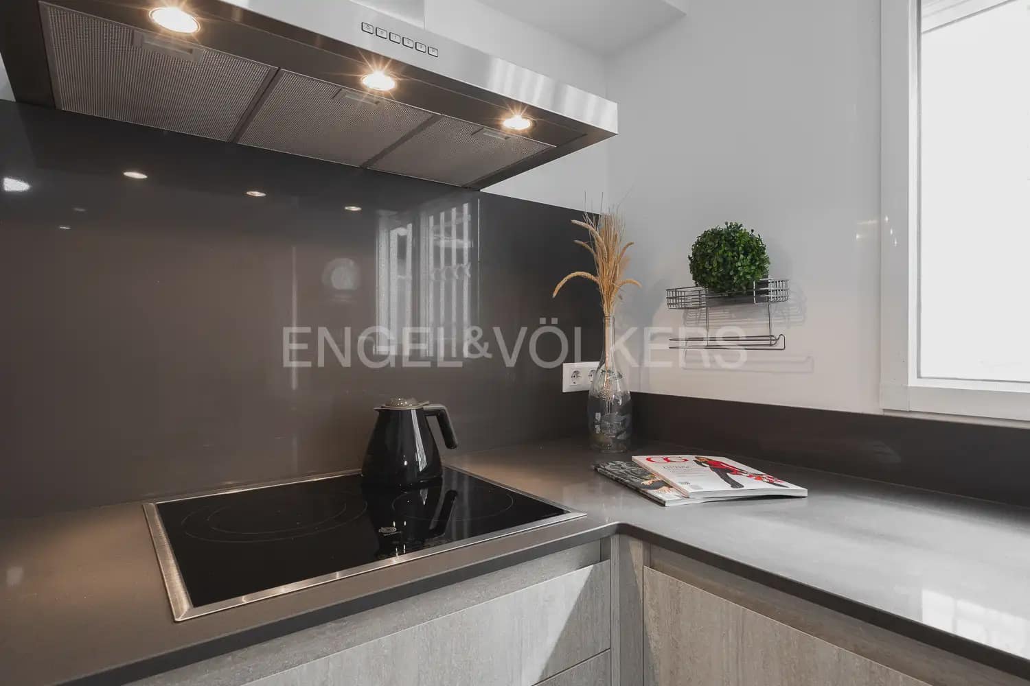 Piso de 2 habitaciones en València ciudad en alquiler - 1.300 € (Ref: 10155759)