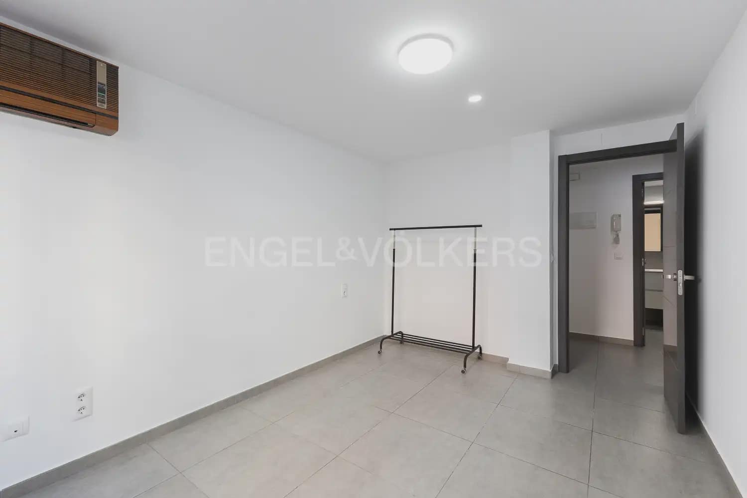Piso de 2 habitaciones en València ciudad en alquiler - 1.300 € (Ref: 10155759)