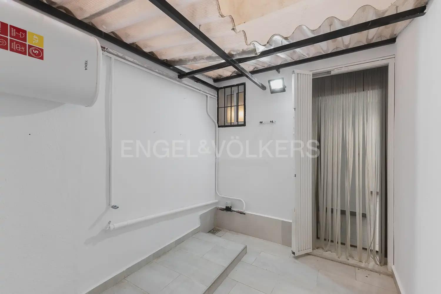 Piso de 2 habitaciones en València ciudad en alquiler - 1.300 € (Ref: 10155759)