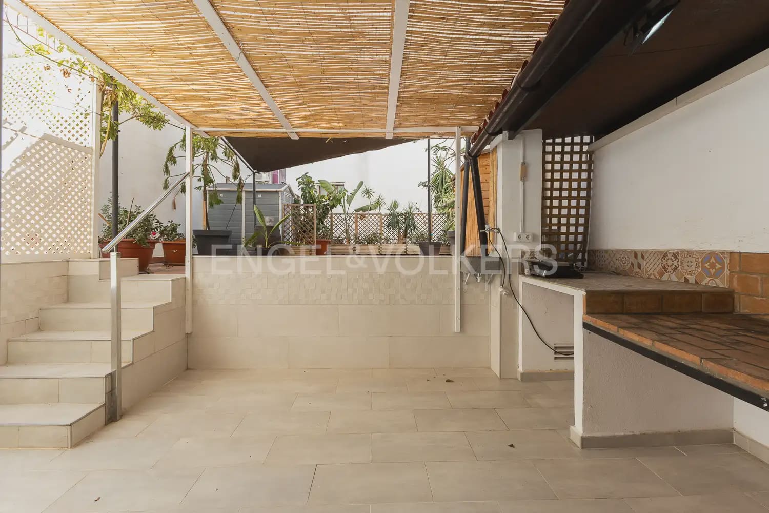 Piso de 2 habitaciones en València ciudad en alquiler - 1.300 € (Ref: 10155759)