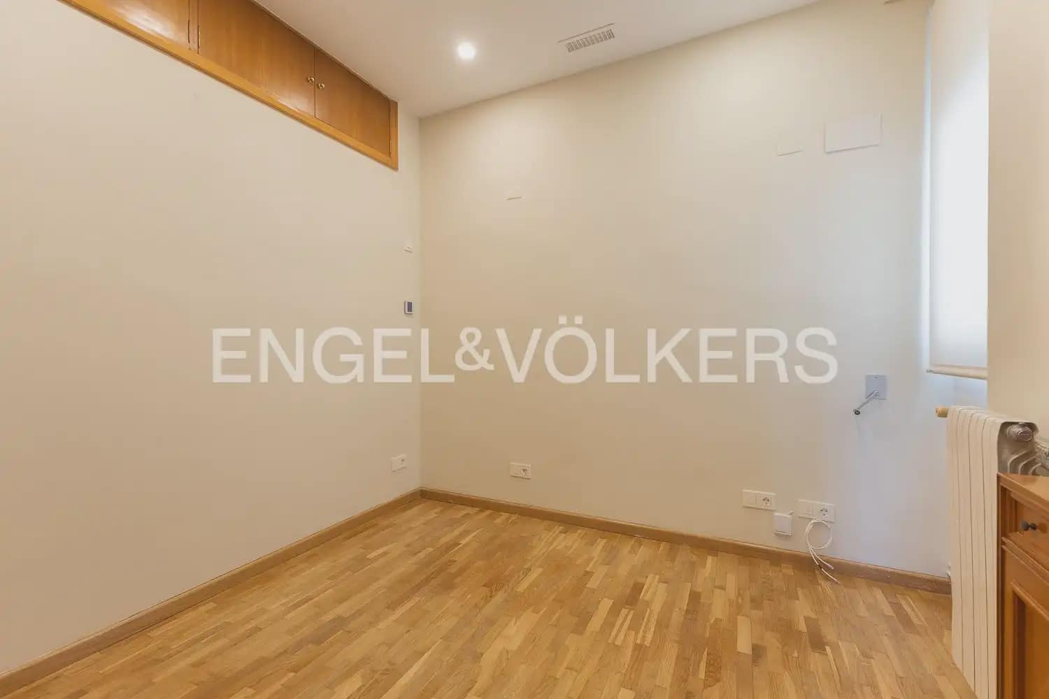 4 slaapkamer Flat te huur in Valencia stad - € 3.000 (Ref: 10156907)