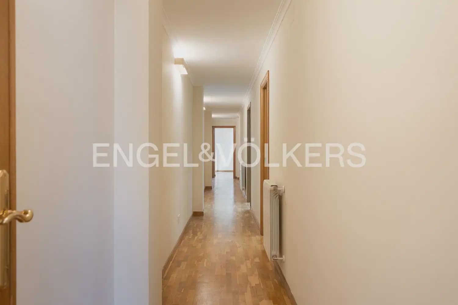 4 slaapkamer Flat te huur in Valencia stad - € 3.000 (Ref: 10156907)