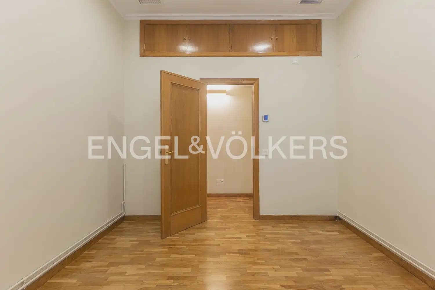 4 slaapkamer Flat te huur in Valencia stad - € 3.000 (Ref: 10156907)