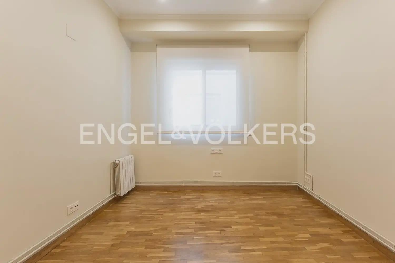 4 slaapkamer Flat te huur in Valencia stad - € 3.000 (Ref: 10156907)