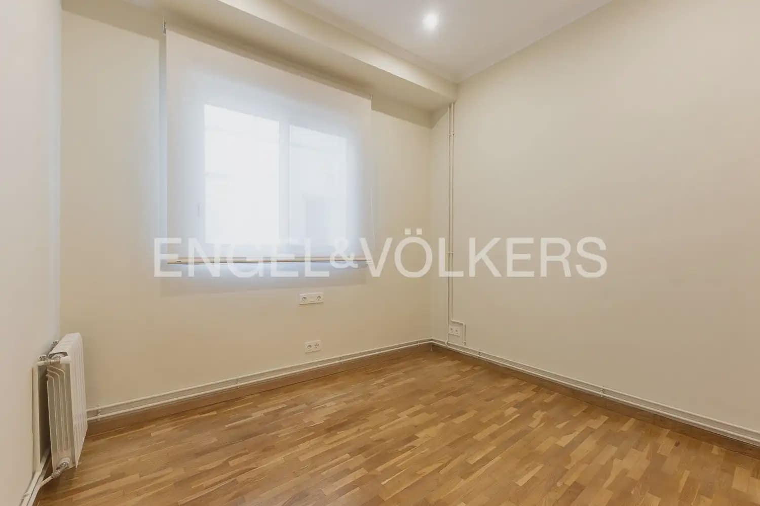 4 slaapkamer Flat te huur in Valencia stad - € 3.000 (Ref: 10156907)