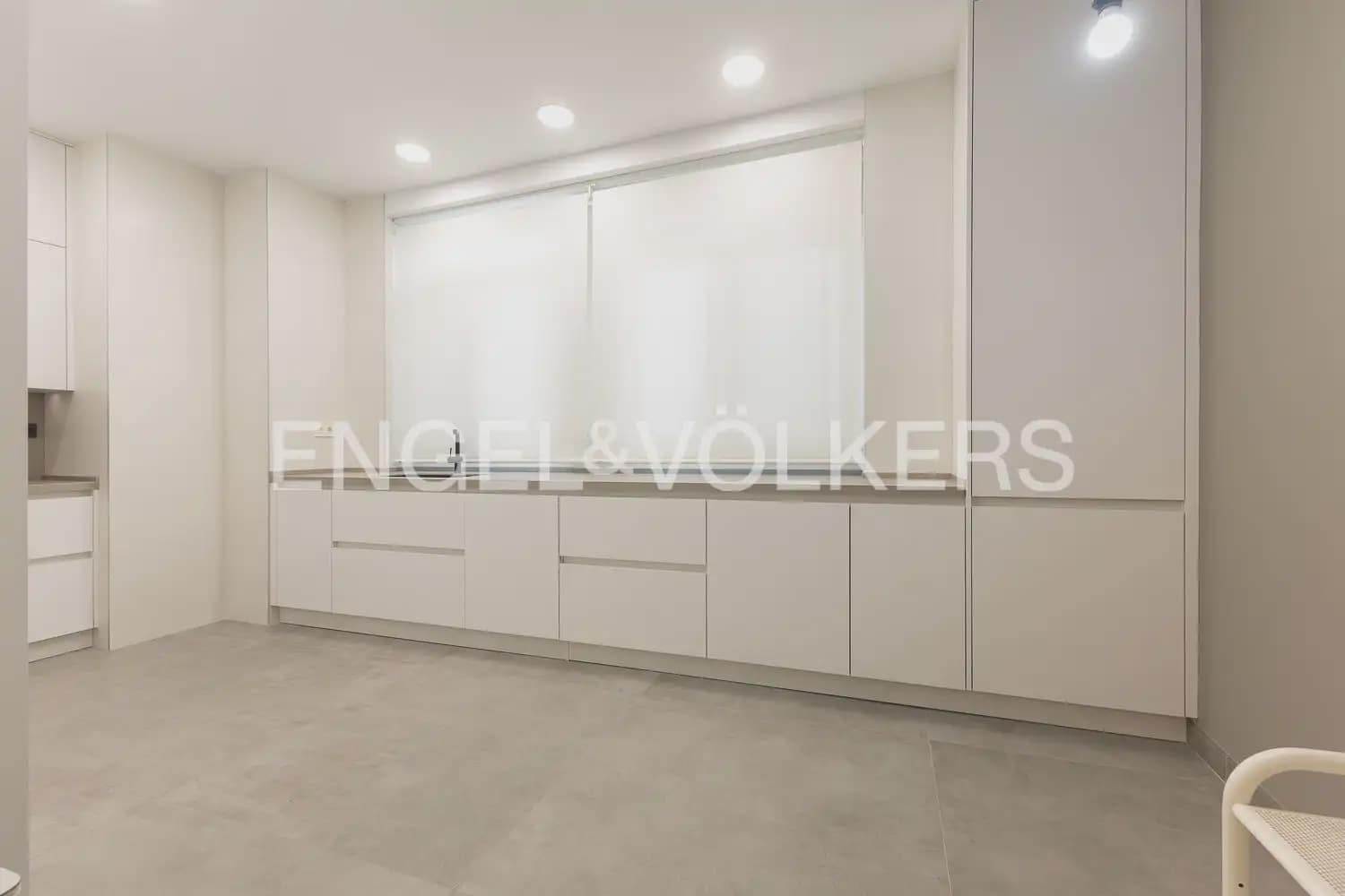 4 slaapkamer Flat te huur in Valencia stad - € 3.000 (Ref: 10156907)