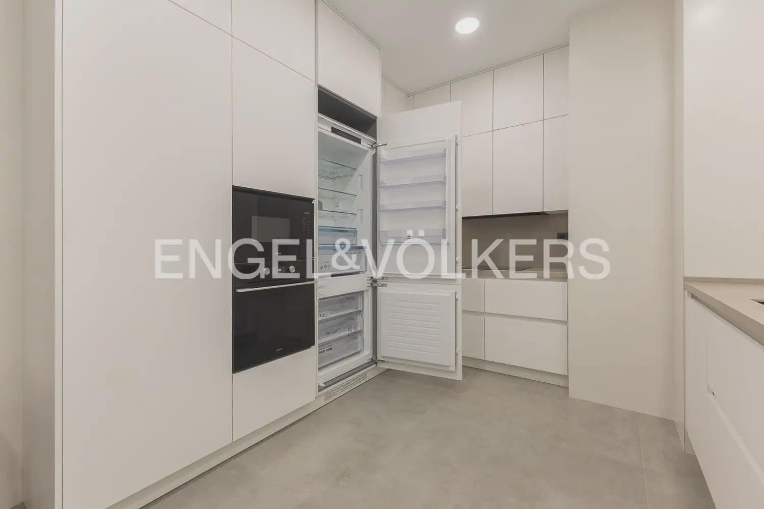 4 slaapkamer Flat te huur in Valencia stad - € 3.000 (Ref: 10156907)