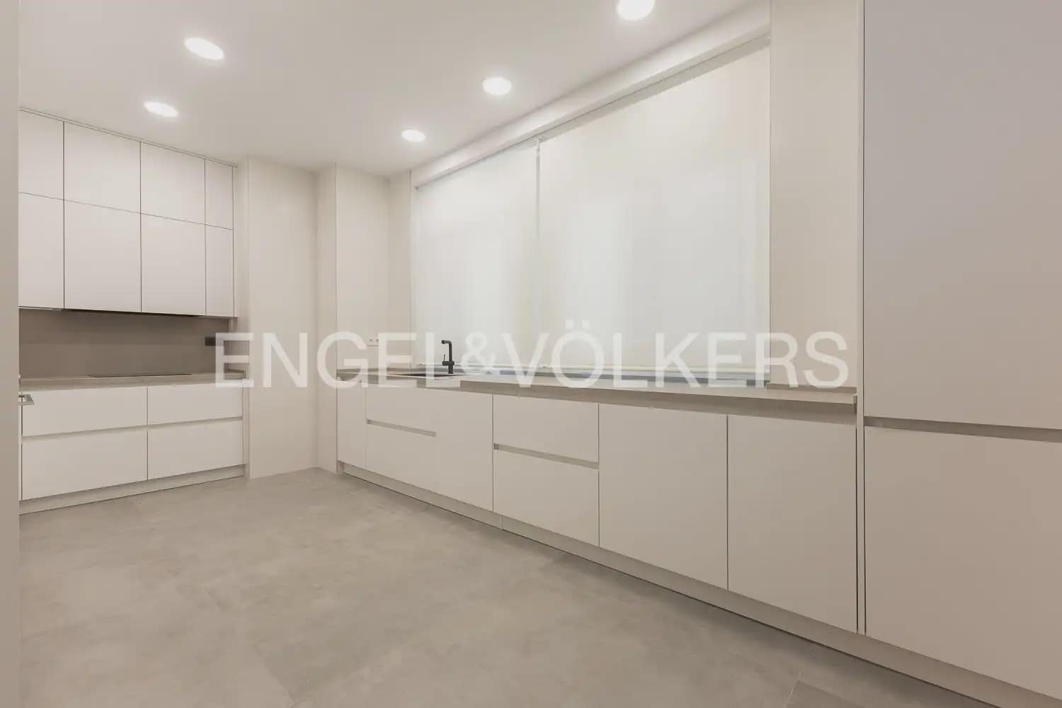 4 slaapkamer Flat te huur in Valencia stad - € 3.000 (Ref: 10156907)
