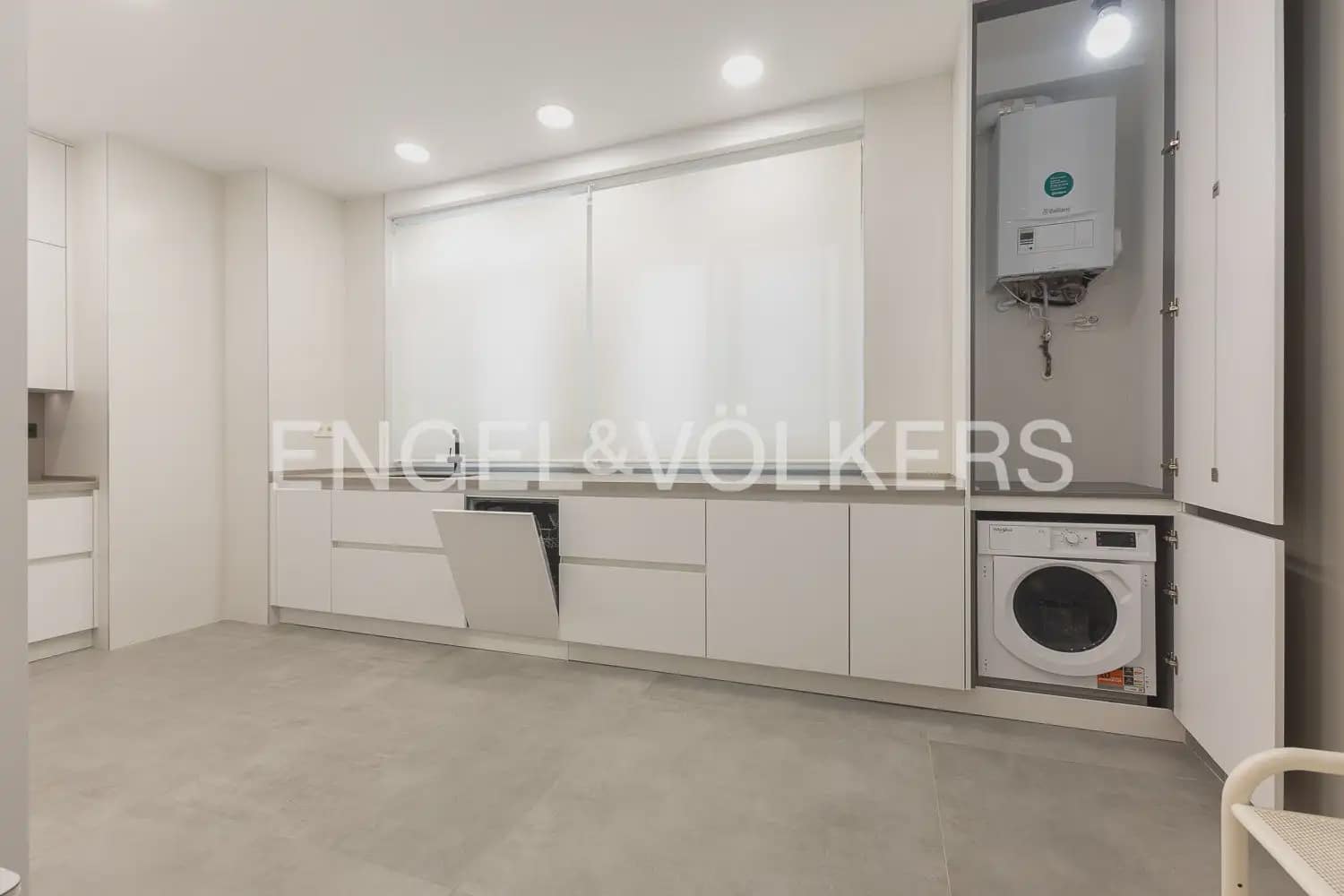 4 slaapkamer Flat te huur in Valencia stad - € 3.000 (Ref: 10156907)
