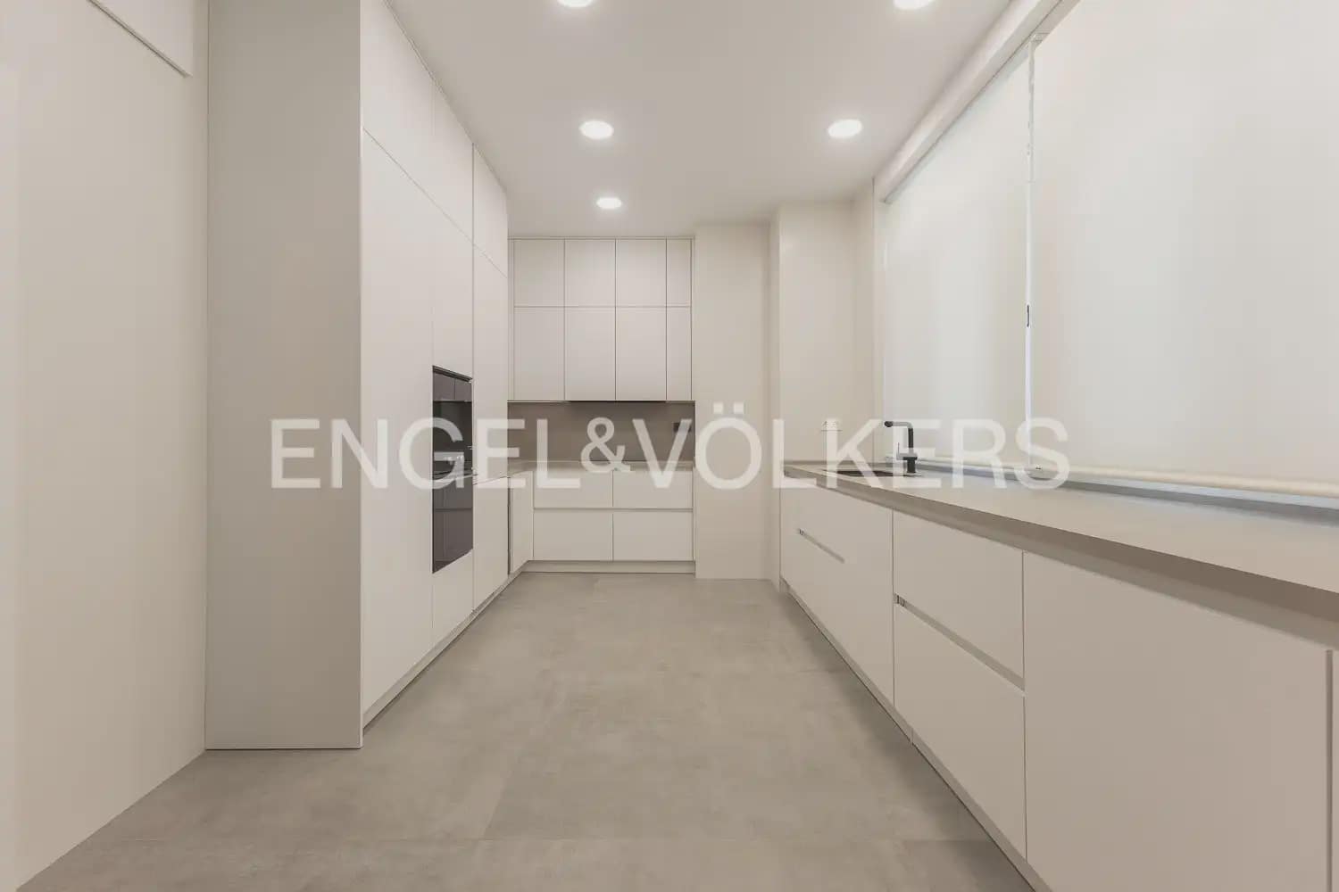4 slaapkamer Flat te huur in Valencia stad - € 3.000 (Ref: 10156907)