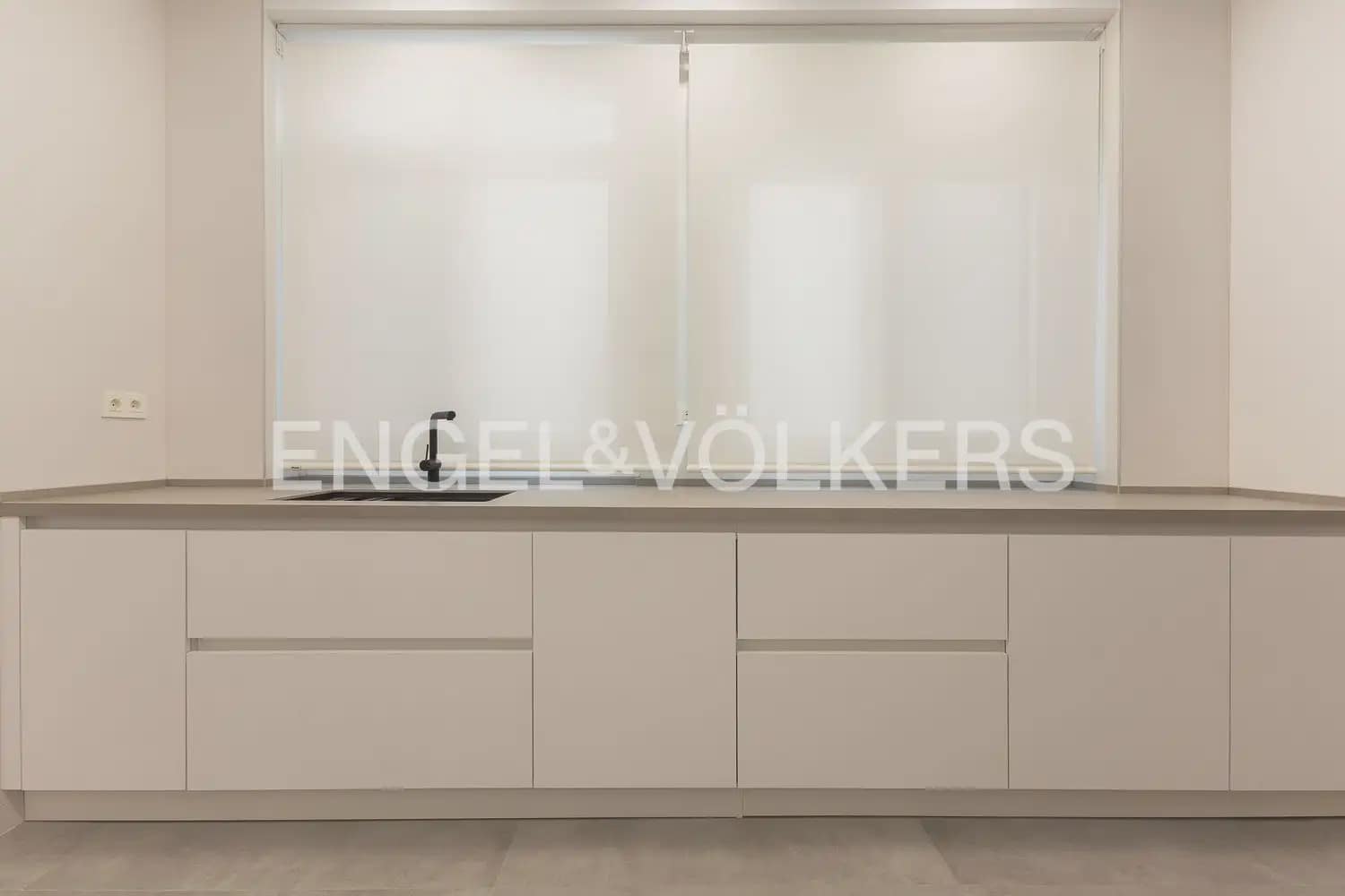 4 slaapkamer Flat te huur in Valencia stad - € 3.000 (Ref: 10156907)