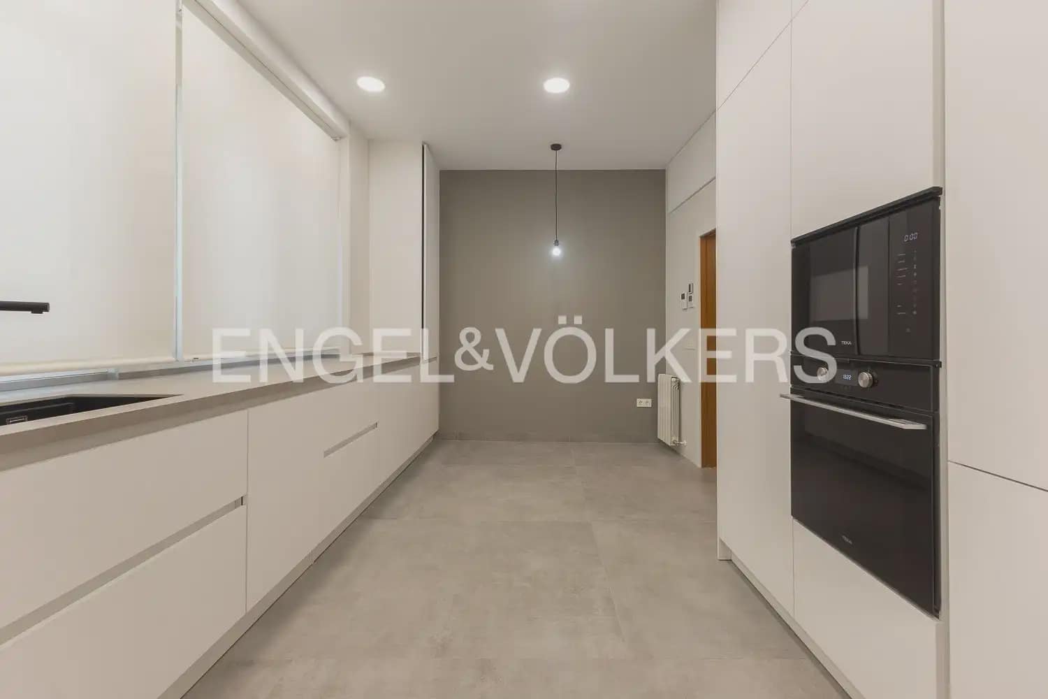4 slaapkamer Flat te huur in Valencia stad - € 3.000 (Ref: 10156907)