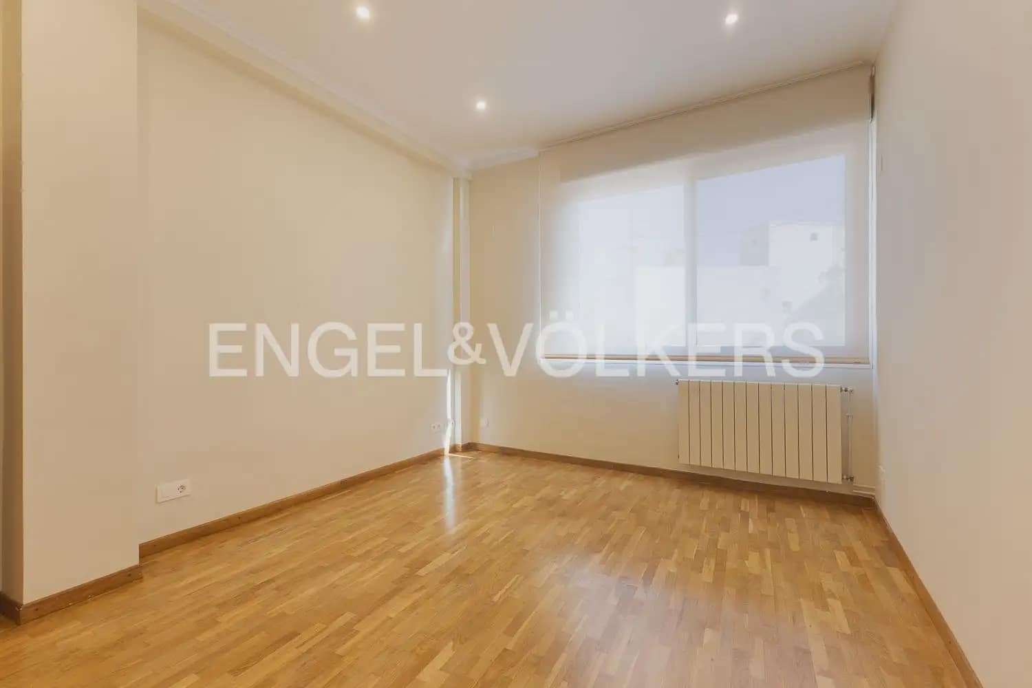 4 slaapkamer Flat te huur in Valencia stad - € 3.000 (Ref: 10156907)