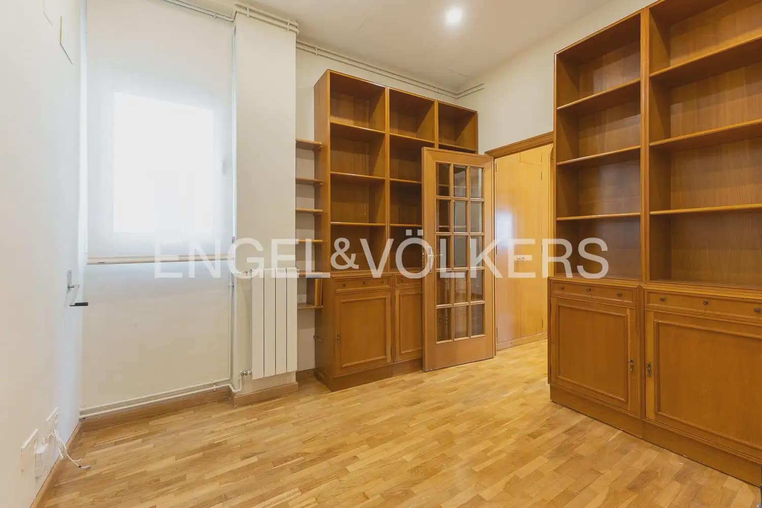 4 slaapkamer Flat te huur in Valencia stad - € 3.000 (Ref: 10156907)