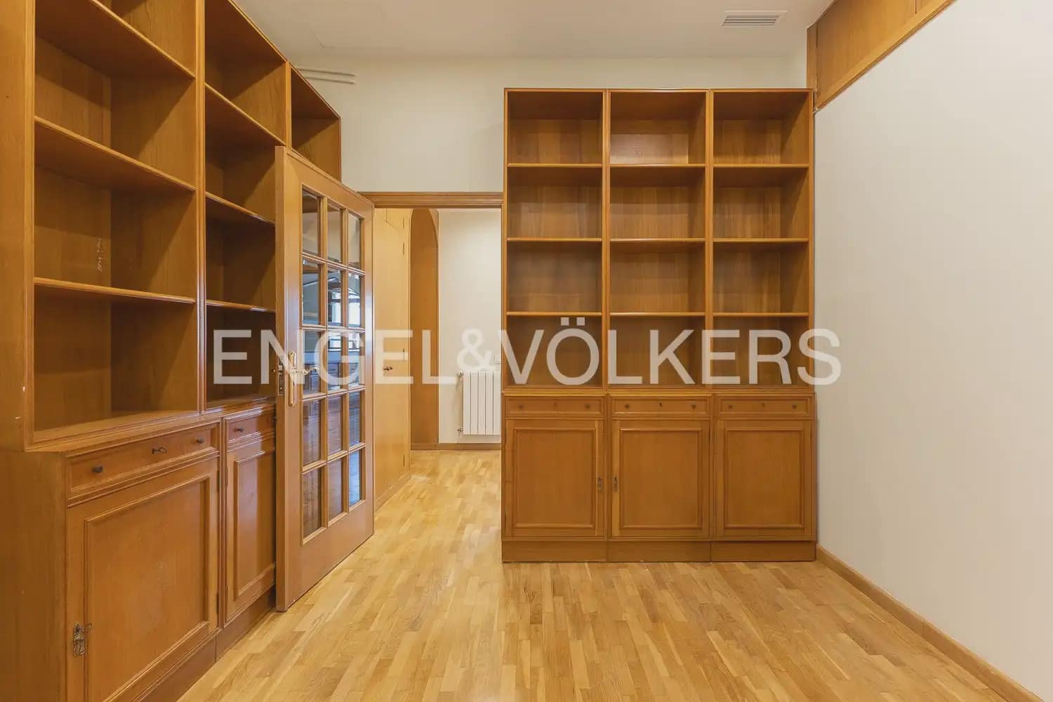 4 slaapkamer Flat te huur in Valencia stad - € 3.000 (Ref: 10156907)