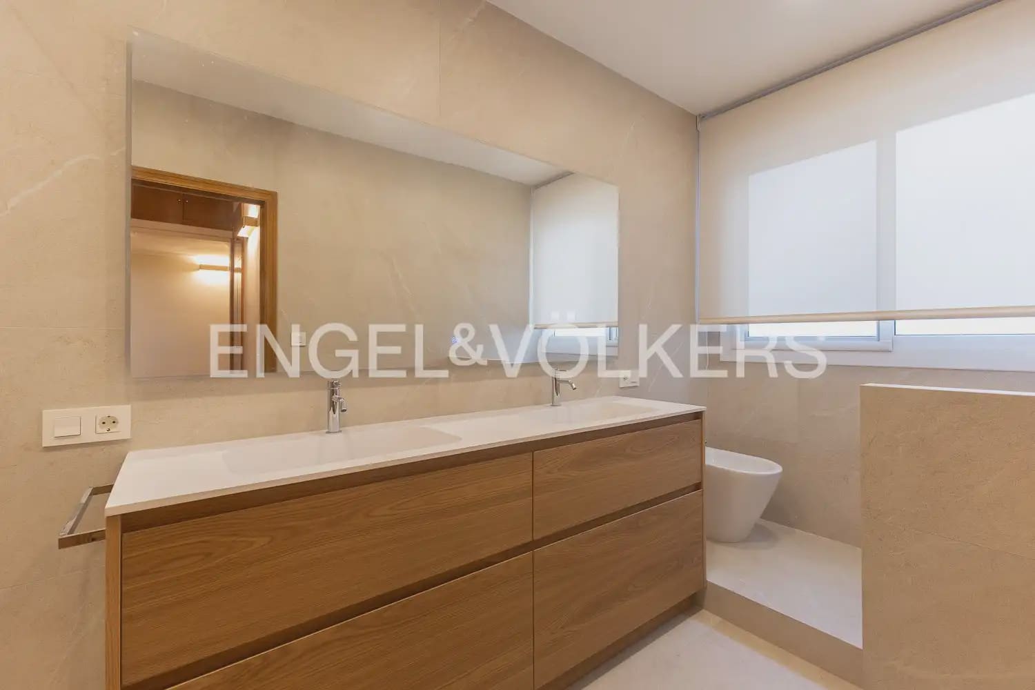 4 slaapkamer Flat te huur in Valencia stad - € 3.000 (Ref: 10156907)