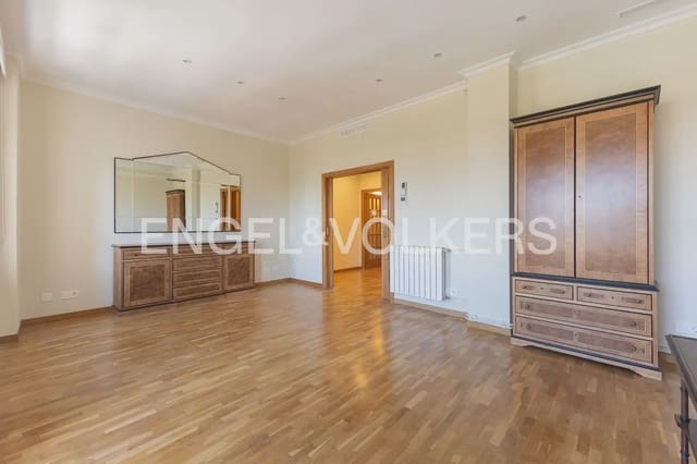 4 slaapkamer Flat te huur in Exposicio, Valencia stad - € 3.000 (Ref: 10156907)