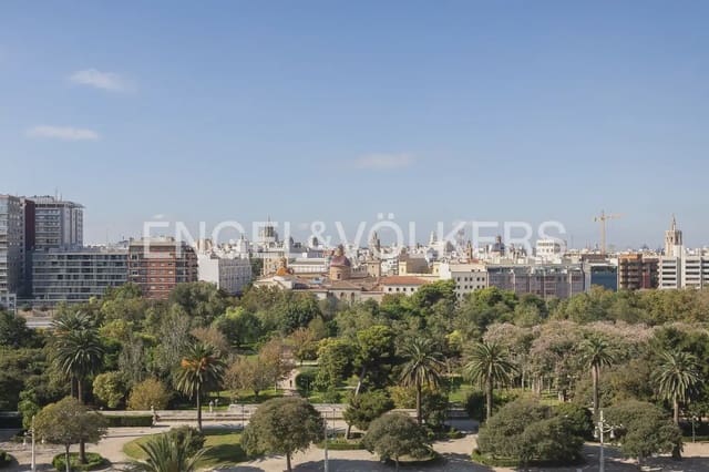 4 slaapkamer Flat te huur in Exposicio, Valencia stad - € 3.000 (Ref: 10156907)