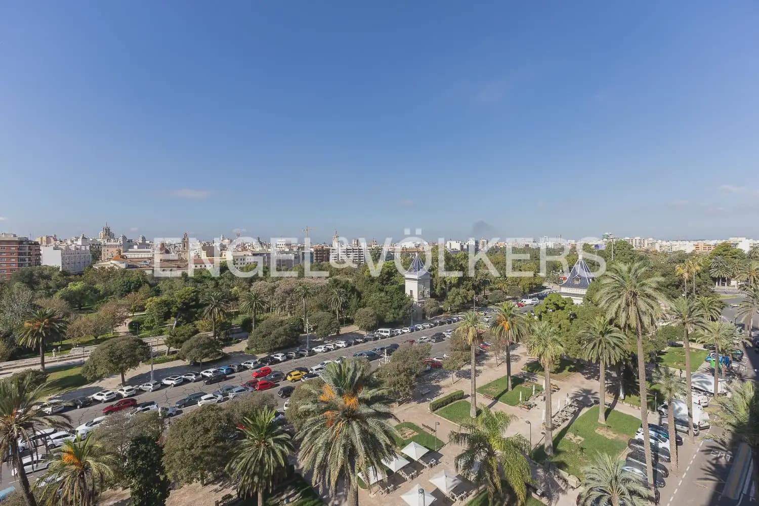 4 slaapkamer Flat te huur in Valencia stad - € 3.000 (Ref: 10156907)