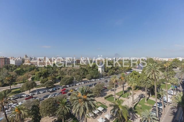 4 slaapkamer Flat te huur in Exposicio, Valencia stad - € 3.000 (Ref: 10156907)