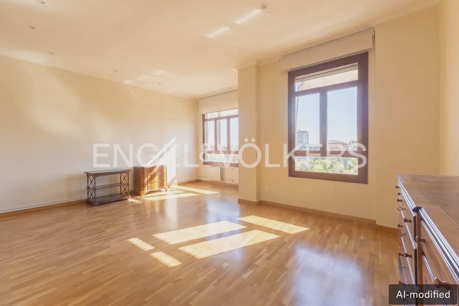 4 slaapkamer Flat te huur in Valencia stad - € 3.000 (Ref: 10156907)